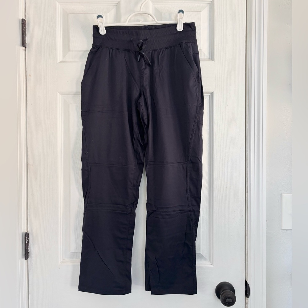 NWOT The North Face Cropped Pants